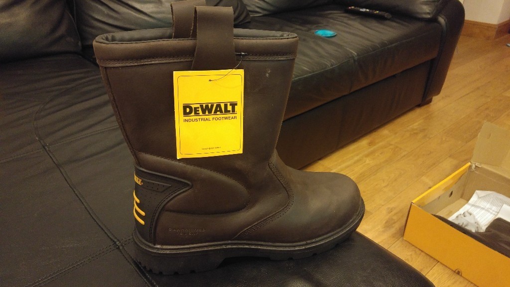 dewalt defender rigger boots